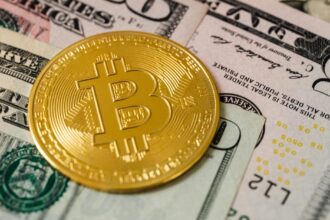 Bitcoin Breaks $72K Despite Dollar Strength, Outpaces Equities