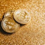 Gold Falters Under Macro Pressures, Bitcoin Holds Steady Amid Liquidity Trend