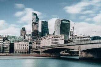 UK Regulator Flags Jonny's Traders for Unauthorized Financial Services